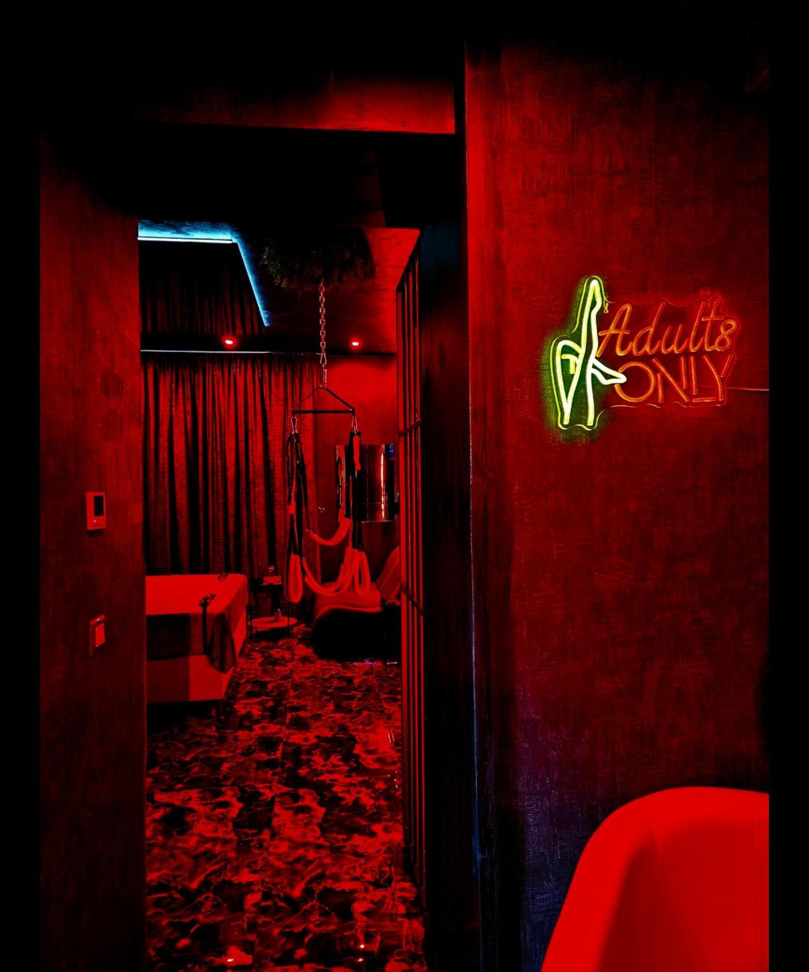 Love Room Bucharest Exterior photo
